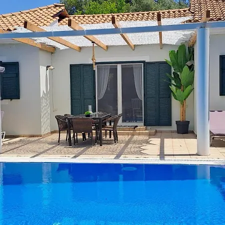 Villa Erietta & Villa Ariana Near Lefkas Center Вилла Apolpaina