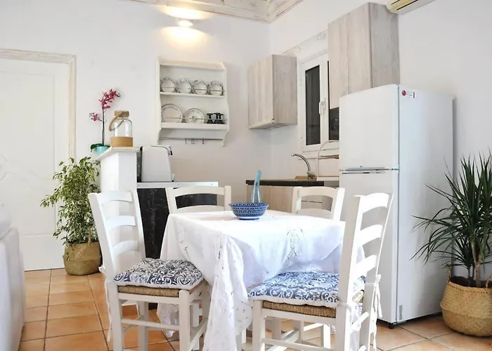 Erietta & Ariana Near Lefkas Center Απόλπαινα