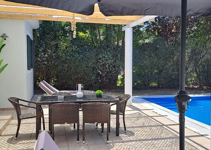 Erietta & Ariana Near Lefkas Center * Απόλπαινα